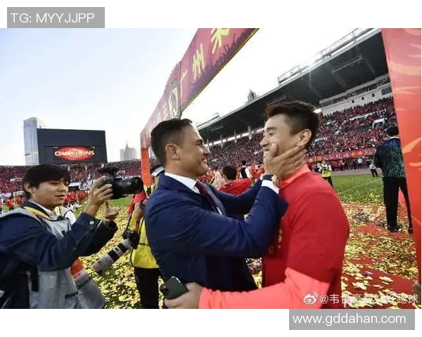 广州恒大获中超冠军，卡纳瓦罗率队再现辉煌霸主称号